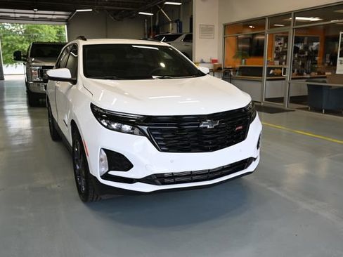 Used 2024 Chevrolet Equinox RS AWD/4WD image 3
