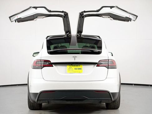 Used 2022 Tesla Model X image 57