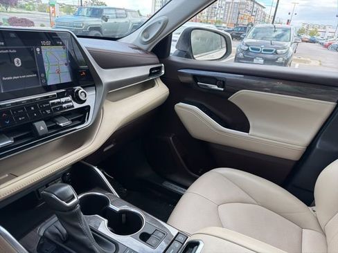 Used 2021 Toyota Highlander Limited AWD/4WD image 21
