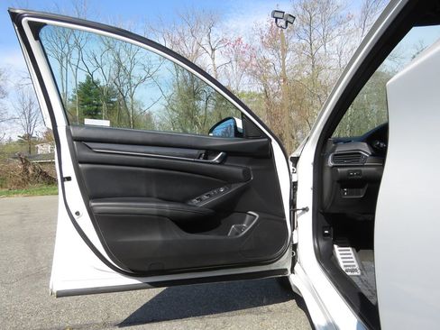 Used 2019 Honda Accord Sport image 9
