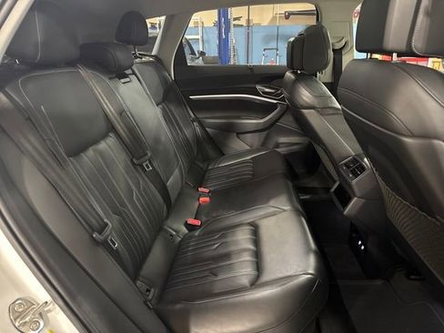 Used 2019 Audi e-tron Prestige w/ Prestige Package image 13