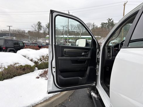 Used 2018 RAM 1500 Sport image 11