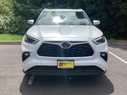 Used 2023 Toyota Highlander XLE AWD/4WD image 17