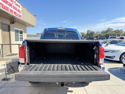 Used 2017 Toyota Tacoma SR5 w/ Tow Package AWD/4WD image 5