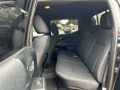 Used 2016 Toyota Tacoma TRD Sport w/ Towing Package AWD/4WD image 16