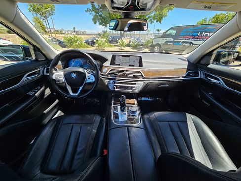 Used 2018 BMW 740i image 25