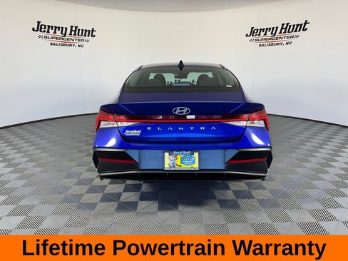Used 2024 Hyundai Elantra SEL w/ Convenience Package image 9