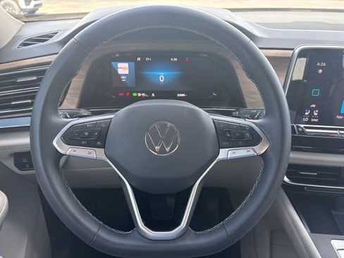 Used 2024 Volkswagen Atlas SE AWD/4WD image 19