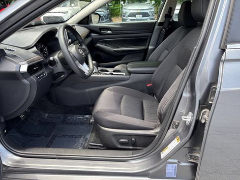 Used 2025 Nissan Altima 2.5 SV FWD image 22