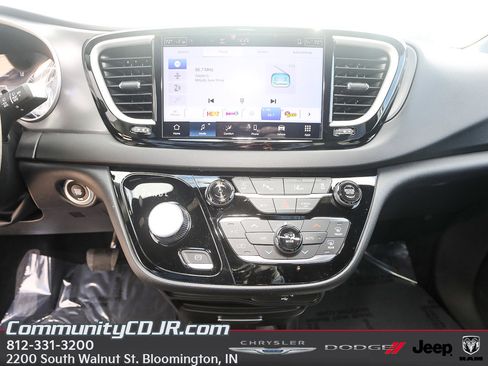 New 2026 Chrysler Voyager LX image 14