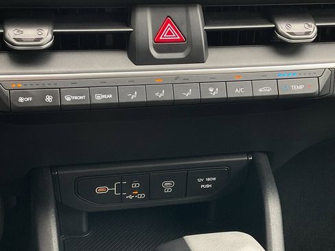 Used 2025 Kia K4 LXS image 31