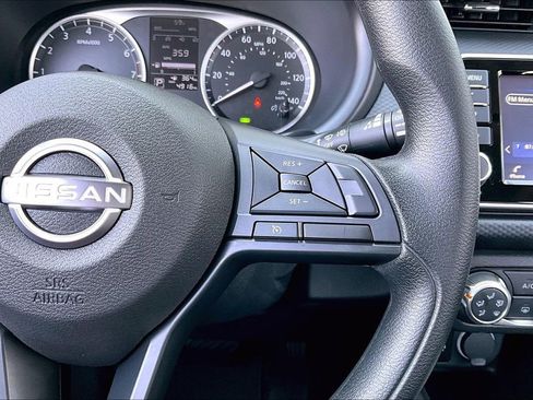 Certified 2025 Nissan Kicks Play S image 22