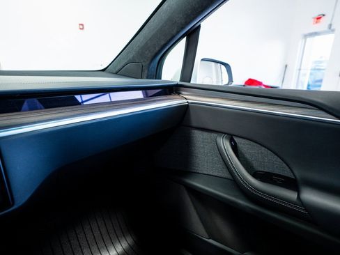 Used 2022 Tesla Model X image 48