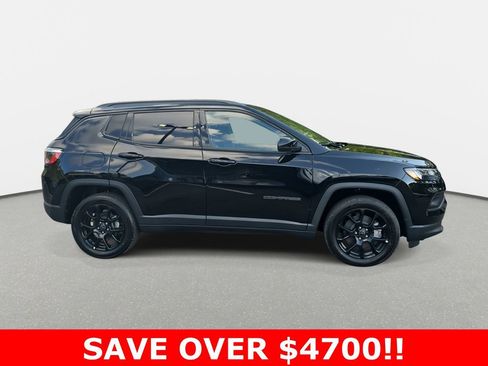 New 2025 Jeep Compass Latitude w/ Sun & Sound Group image 4