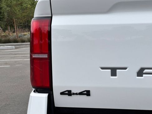 Used 2025 Toyota Tacoma TRD Off-Road image 38