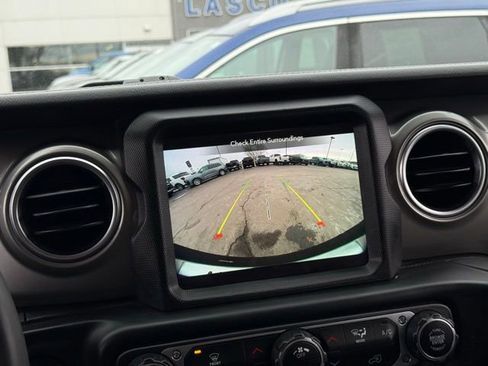 Used 2023 Jeep Wrangler Sahara image 4