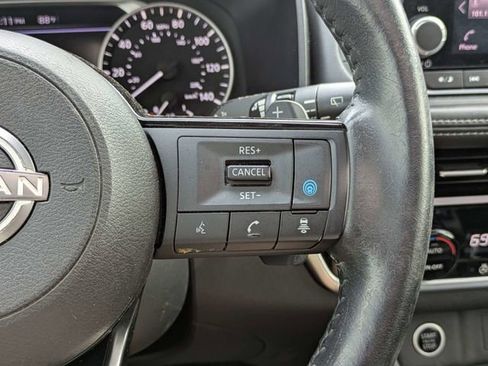 Used 2022 Nissan Rogue SV w/ SV Premium Package FWD image 27