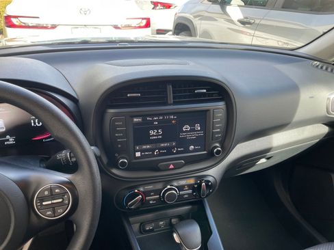 Used 2025 Kia Soul LX w/ LX Technology Package image 17