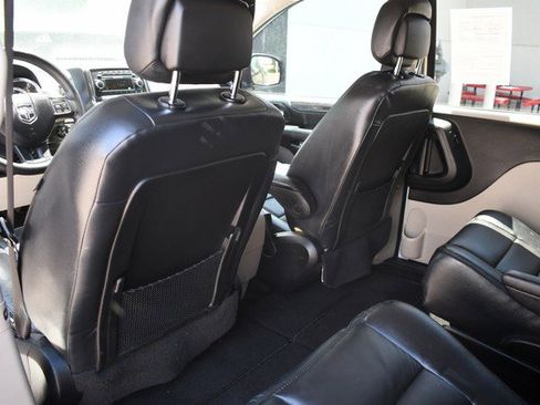 Used 2012 Dodge Grand Caravan SXT FWD image 21