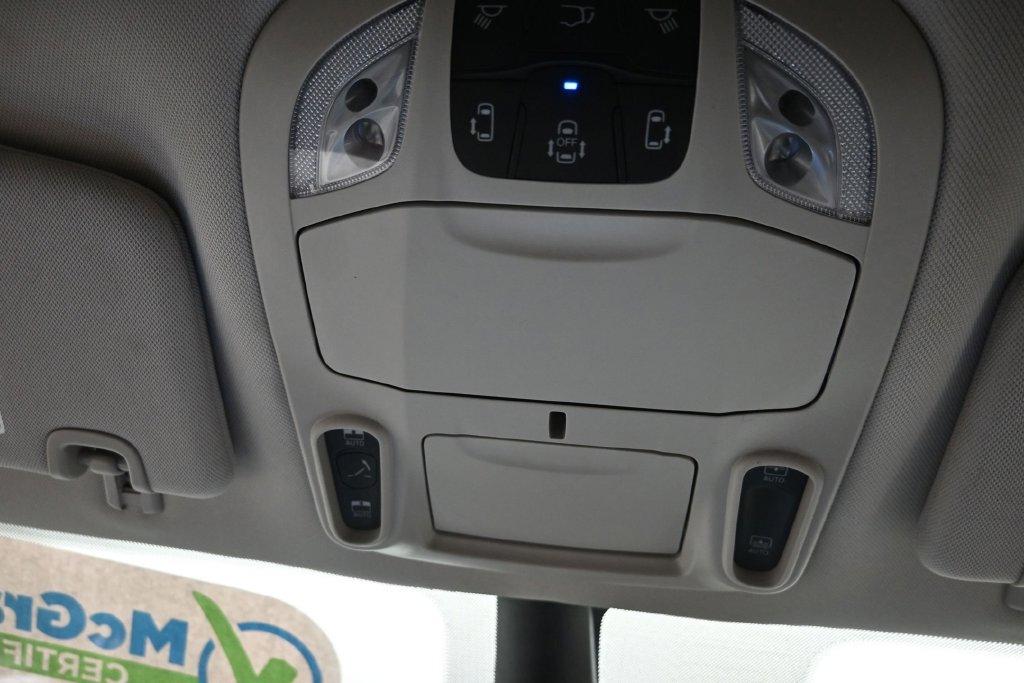 Used 2024 Chrysler Pacifica Limited FWD image 19