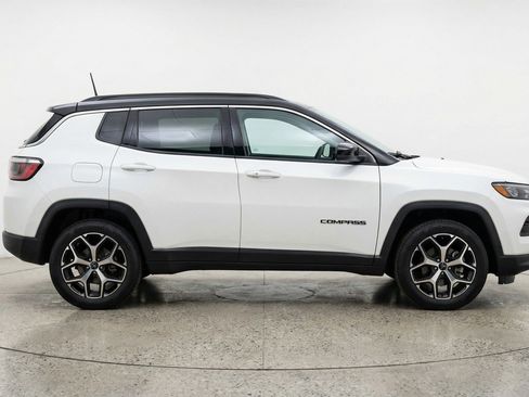 Used 2025 Jeep Compass Limited AWD/4WD image 9