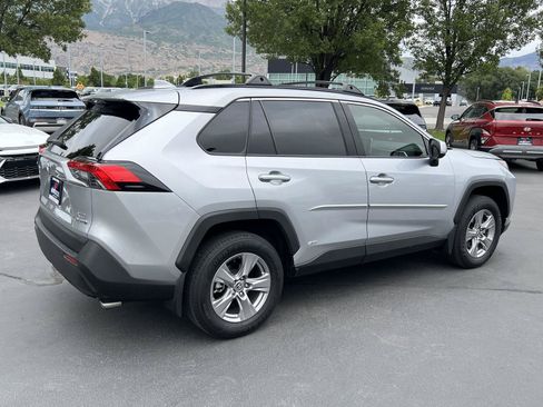 Used 2024 Toyota RAV4 XLE AWD/4WD image 7