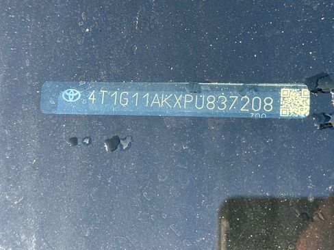 Used 2023 Toyota Camry SE image 2