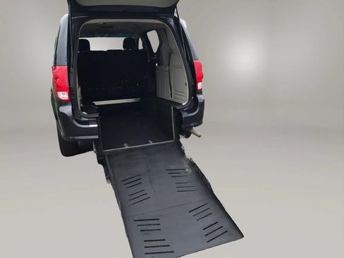 Used 2014 Dodge Grand Caravan SE w/ Quick Order Package 29E SE FWD image 32