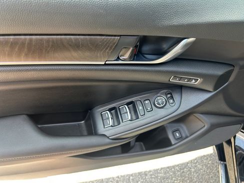 Used 2022 Honda Accord Touring image 32