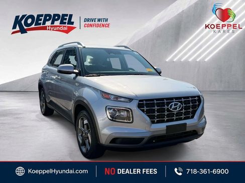 Certified 2024 Hyundai Venue SEL FWD image 1