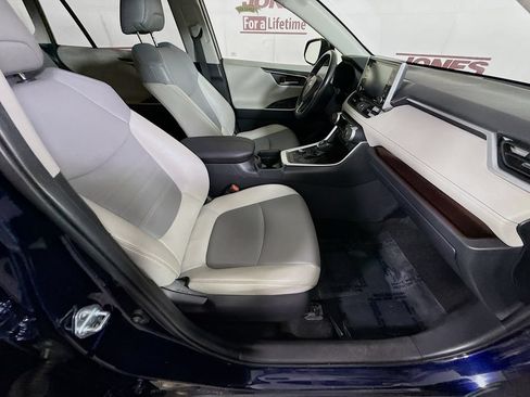 Used 2019 Toyota RAV4 Limited w/ Carpet Mat Package AWD/4WD image 31