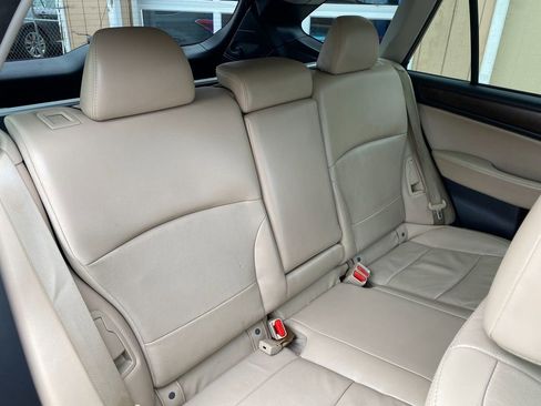 Used 2017 Subaru Outback 3.6R Limited image 16
