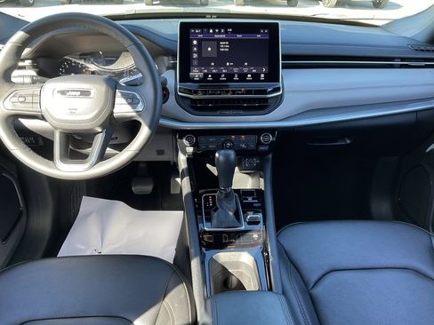 Used 2024 Jeep Compass Limited image 12