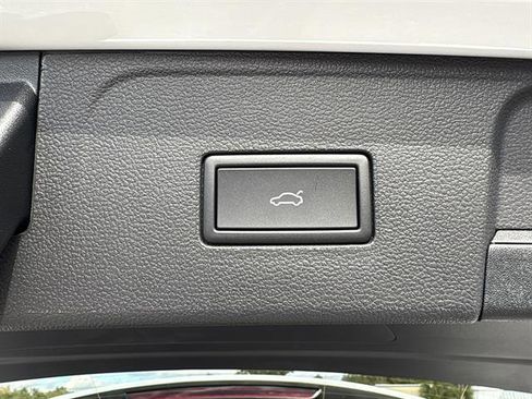 New 2026 Volkswagen Atlas SE image 9