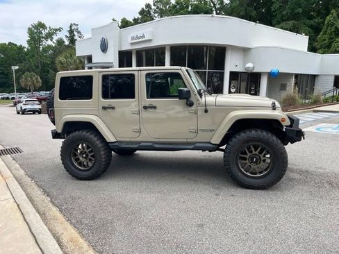 Used 2018 Jeep Wrangler Unlimited Sahara AWD/4WD image 3