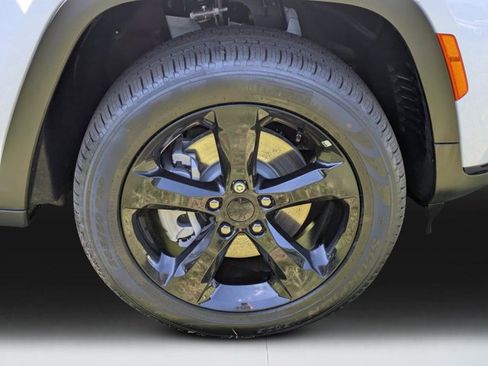 New 2025 Jeep Grand Cherokee L Limited w/ Black Appearance Package image 9