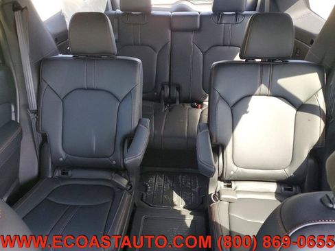 Used 2025 Honda Pilot TrailSport image 11