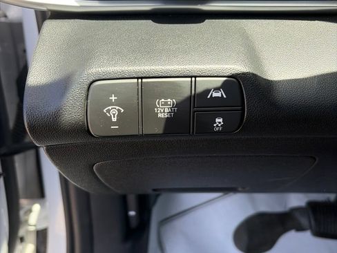 Used 2023 Hyundai Elantra Limited w/ Preferred Accessory Package FWD image 12