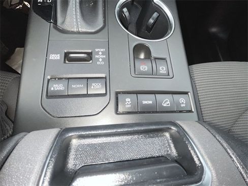 Used 2022 Toyota Highlander LE image 33