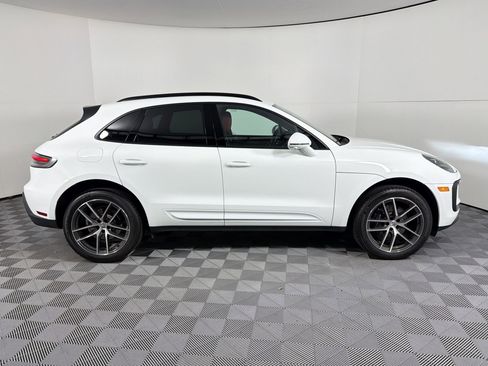 Certified 2026 Porsche Macan AWD/4WD image 8