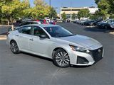 Used 2024 Nissan Altima 2.5 SV image 2