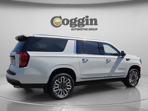 Used 2023 GMC Yukon XL Denali Ultimate w/ LPO, Floor Liner Package AWD/4WD image 5