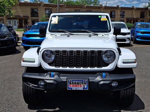 Used 2024 Jeep Wrangler Unlimited w/ Convenience Group AWD/4WD image 2