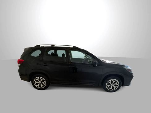 Used 2021 Subaru Forester Premium AWD/4WD image 9