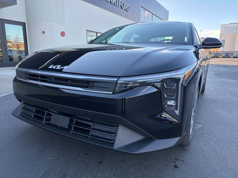 New 2025 Kia K4 LX image 13