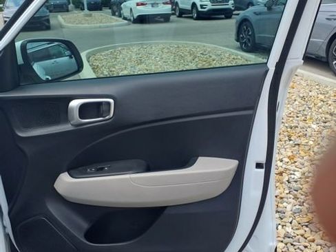 Certified 2025 Hyundai Venue SEL FWD image 23