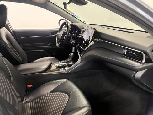 Used 2022 Toyota Camry SE image 11