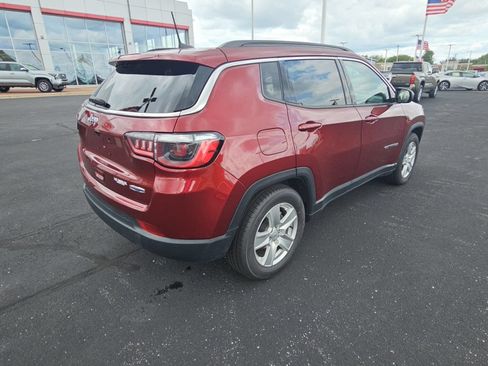 Used 2022 Jeep Compass Latitude w/ Convenience Group FWD image 3