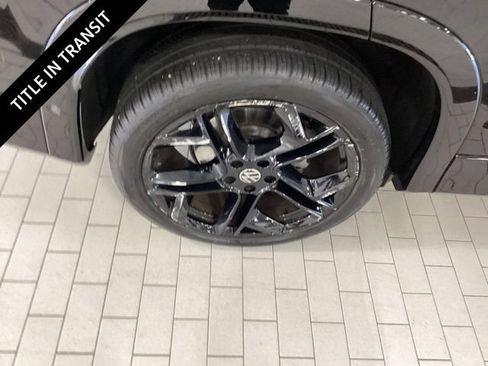 Used 2025 Volkswagen Tiguan SE R-Line AWD/4WD image 23