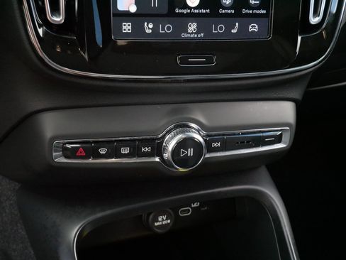 Used 2025 Volvo XC40 B5 Plus AWD/4WD image 23